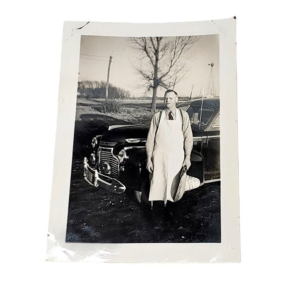 Vtg B & W Photo 1940s Man in Front of Car Big Hat Apron Portrait Snapshot - Picture 2 of 6